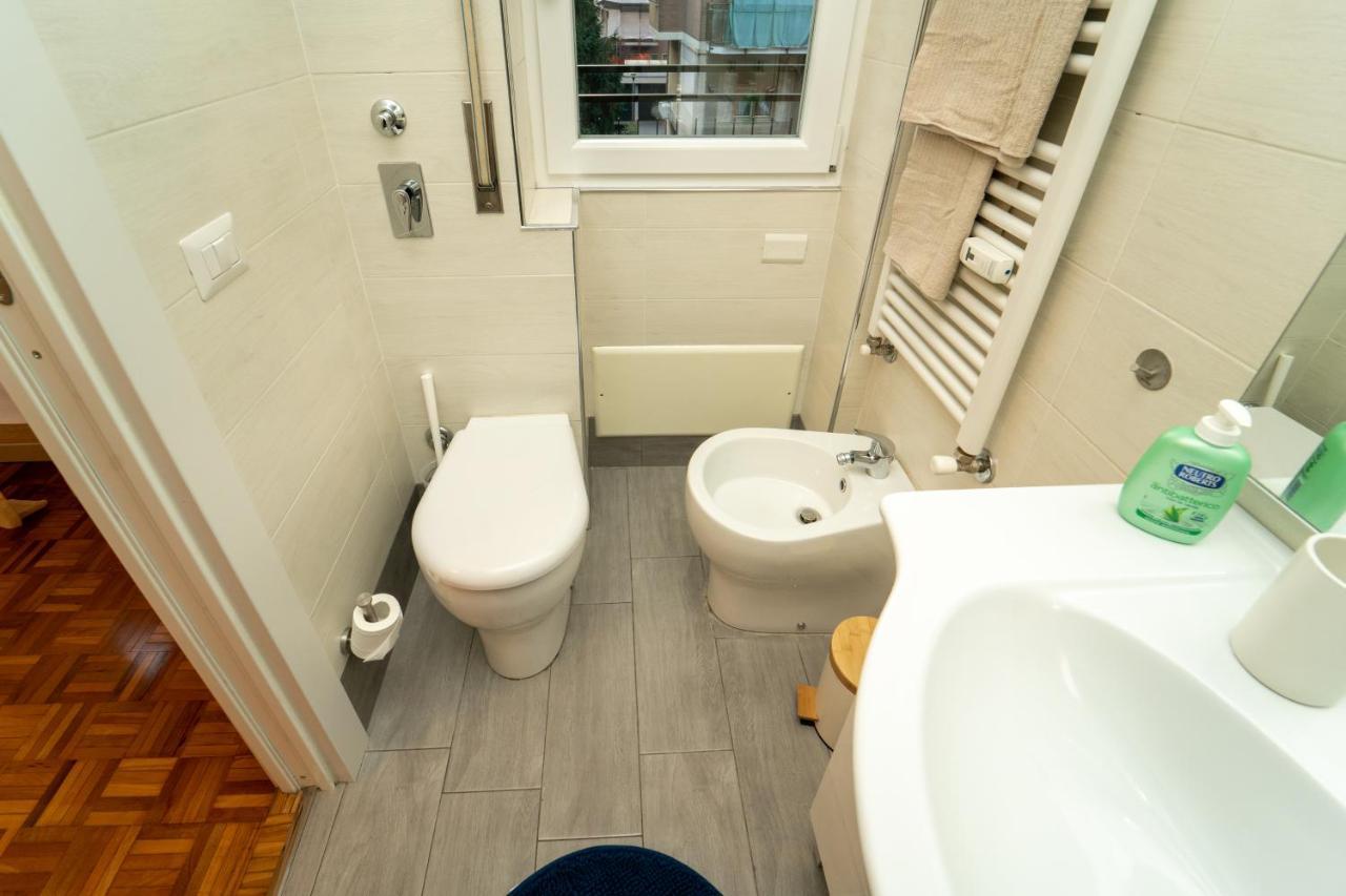 Ferienwohnung Trilocale Con Parcheggio Privato Mailand Exterior foto